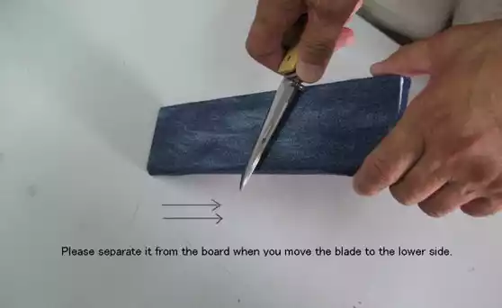 The blade is changed to the counter direction. When you change the blade direction, please separate it from the board. Your knife blade can be prevented from dulling.