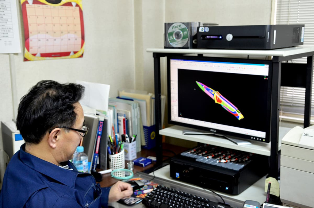 rockstead_knife_making_2.jpg